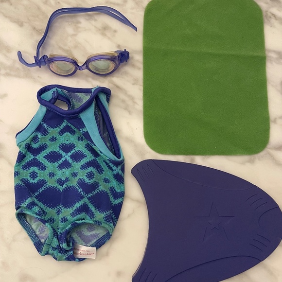 ❤️ AMERICAN GIRL CHRISSA SWIM TEAM GEAR - Picture 1 of 3